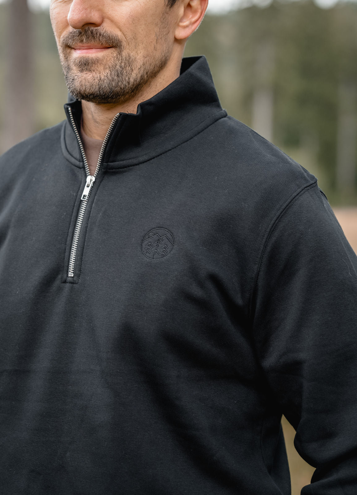 Woidlogo Half-Zip Sweater – Unisex schwarz
