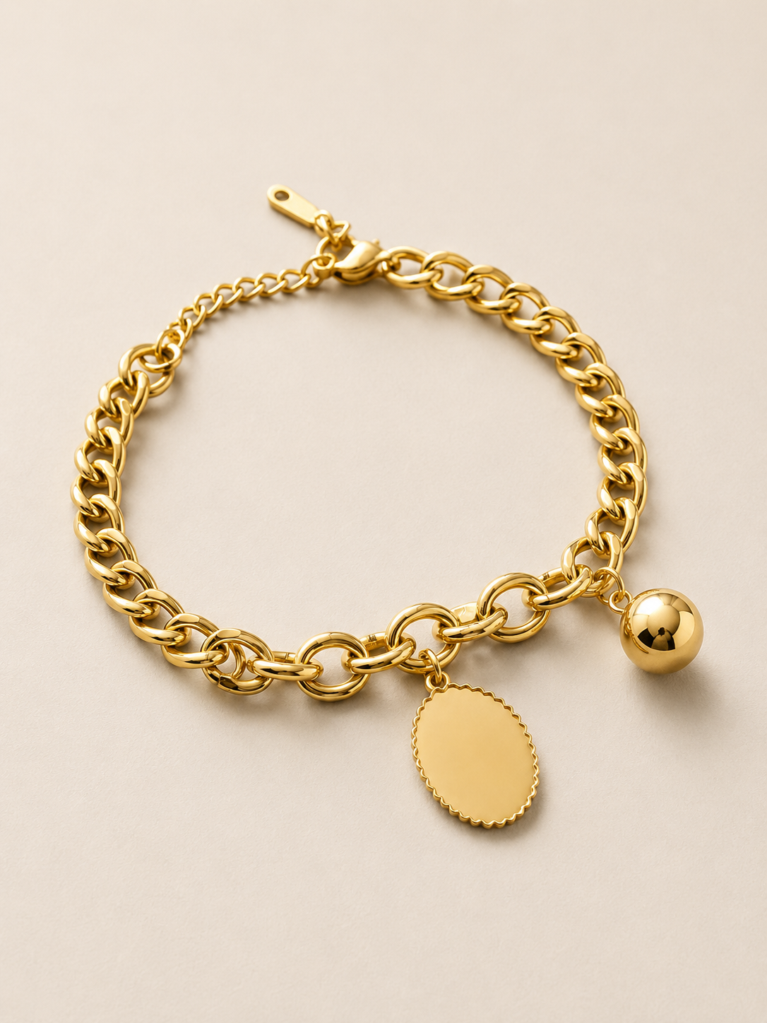Personalisierbares Medaillon-Armband mit Kugel-Charm | Vergoldeter Edelstahl