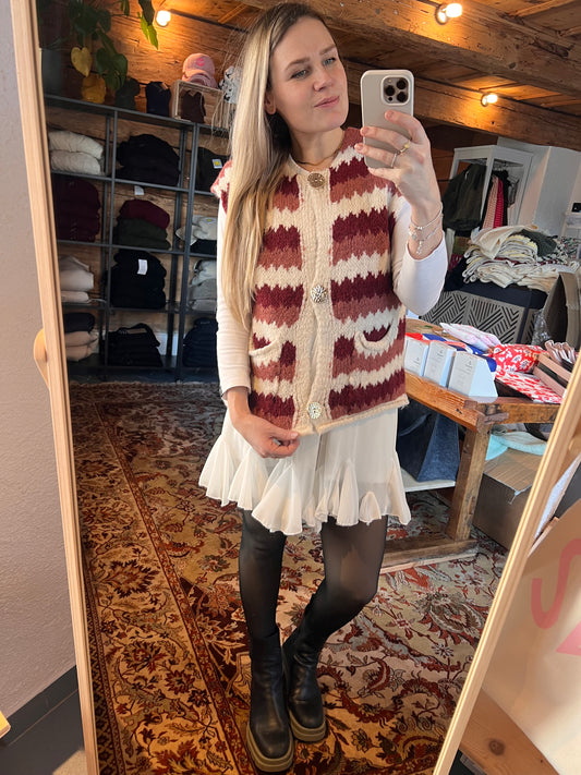 Boho Strickweste mit Goldknöpfen