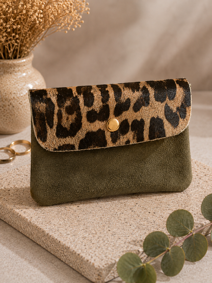 Leo Pouch