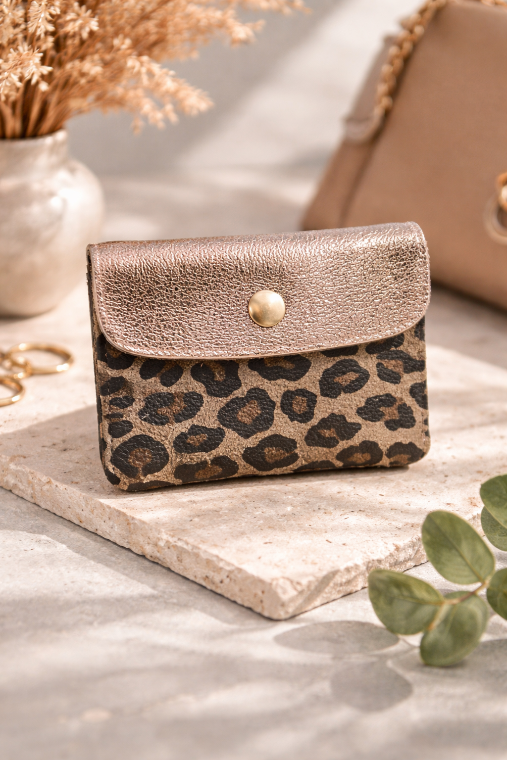 Leo Pouch