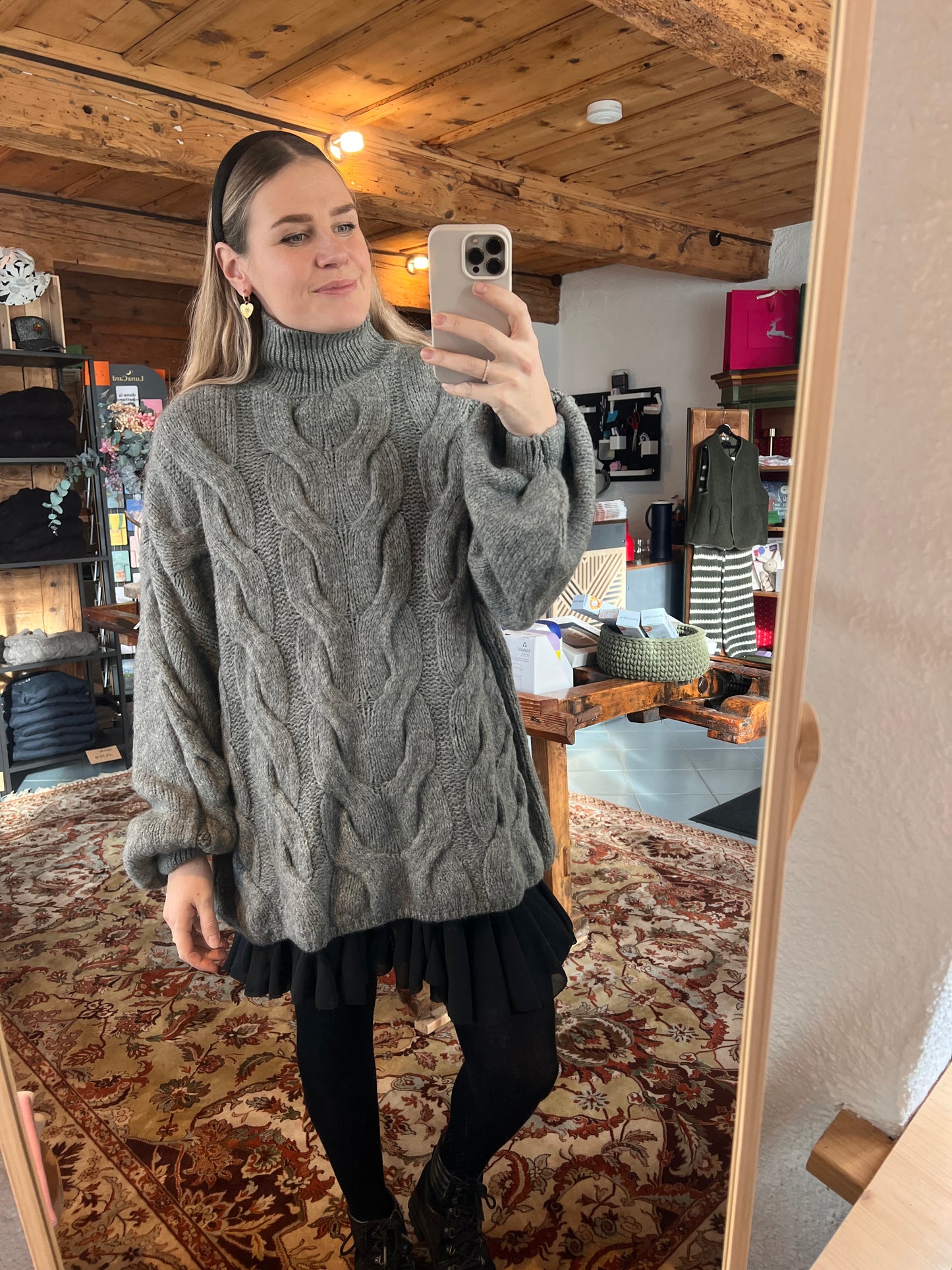Oversize Zopfstrick-Pullover mit Rollkragen