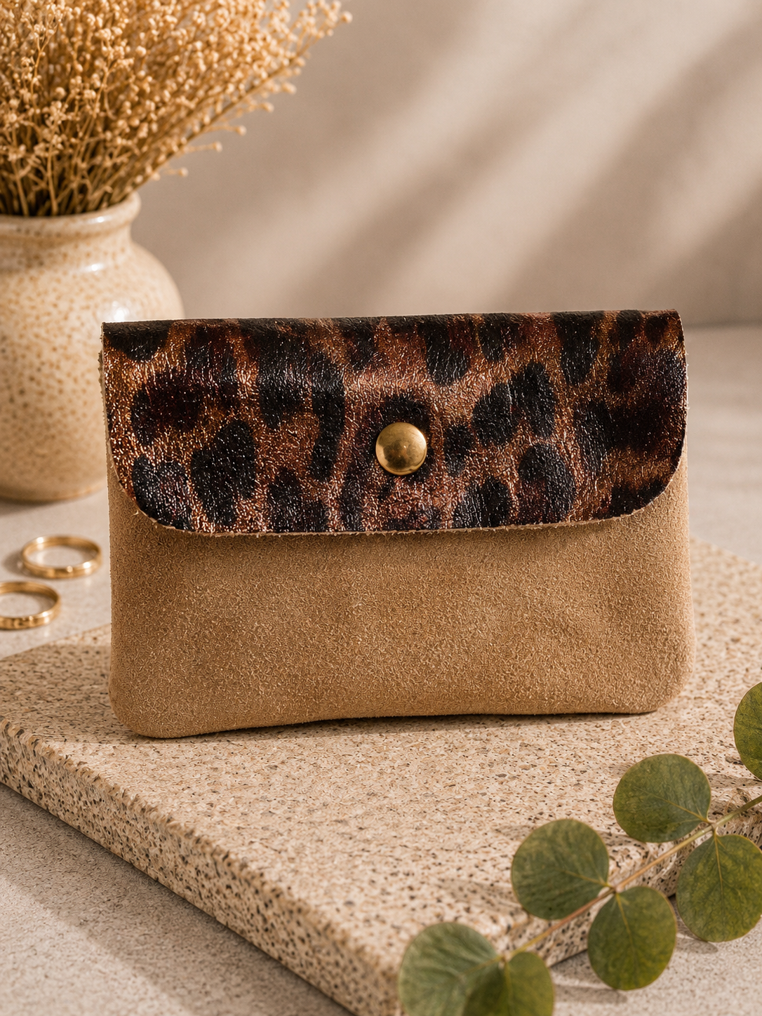 Leo Pouch