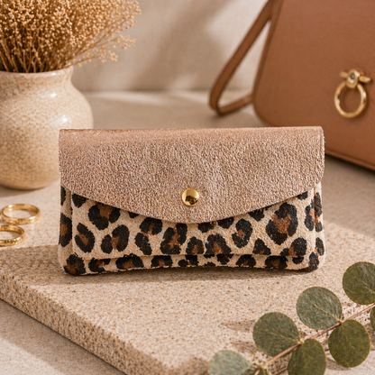 Leo Pouch