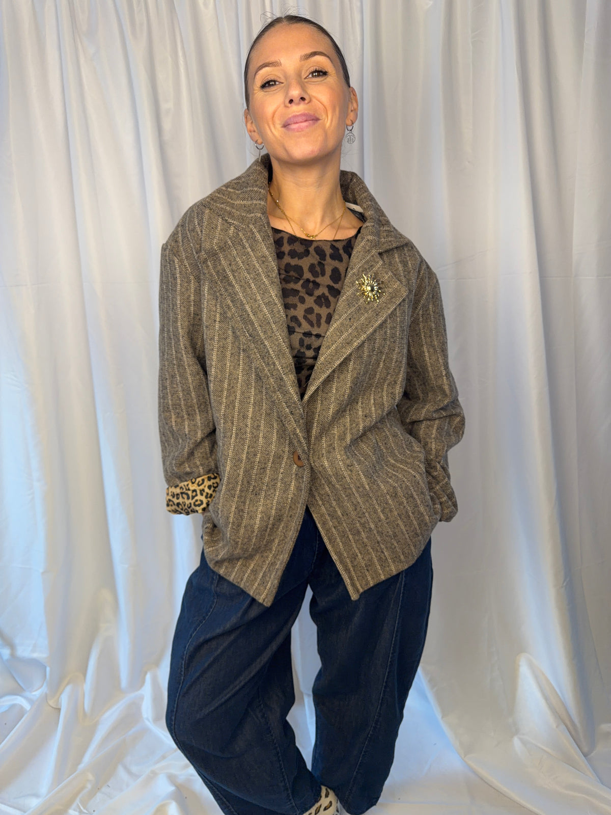 Statement Blazer mit Leo-Details & Sonnenbrosche – One Size