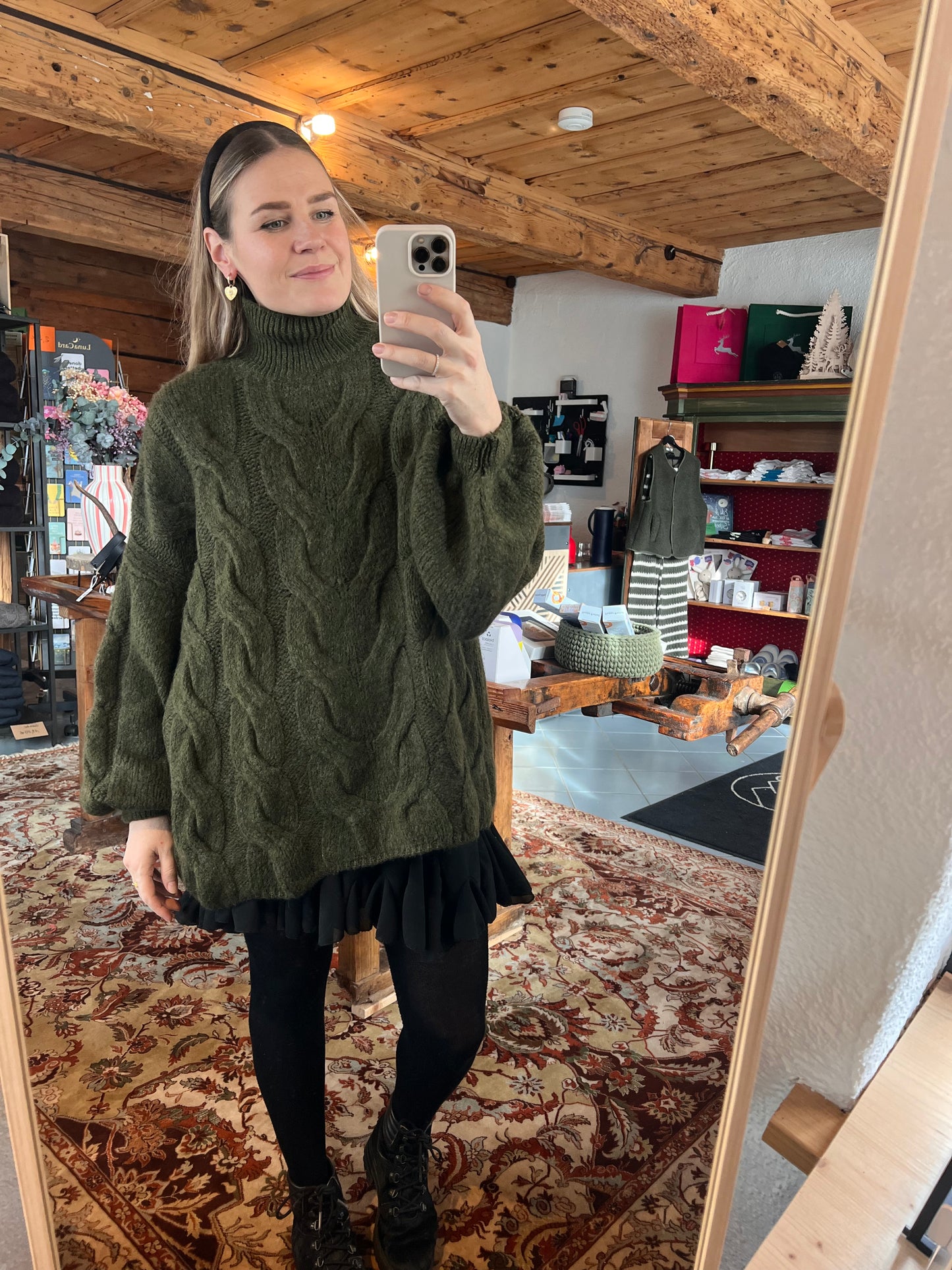 Oversize Zopfstrick-Pullover mit Rollkragen