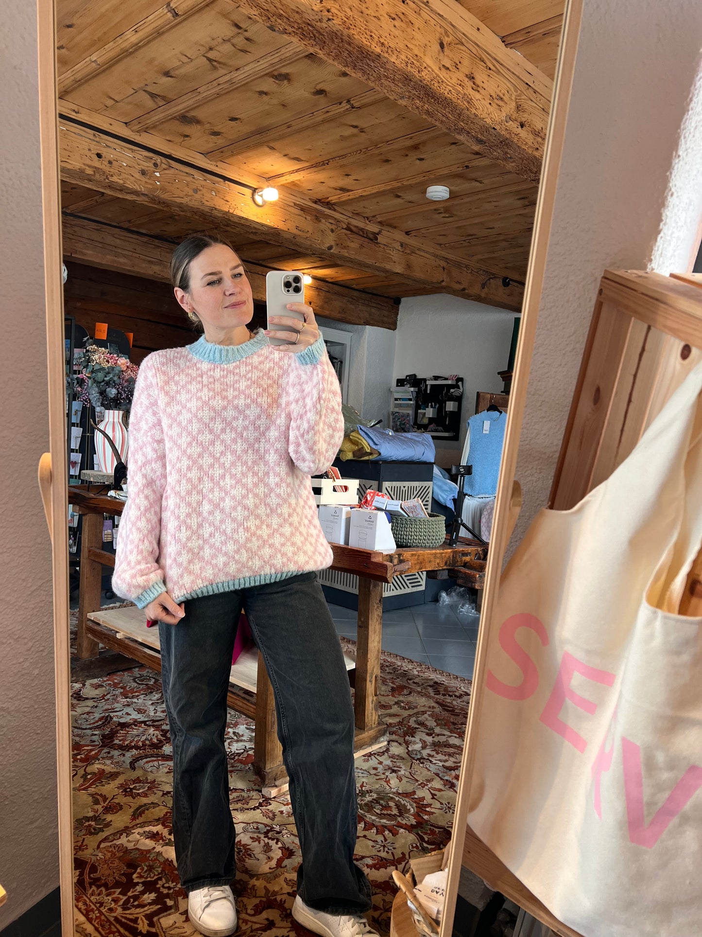 Pullover Blütenpunkte