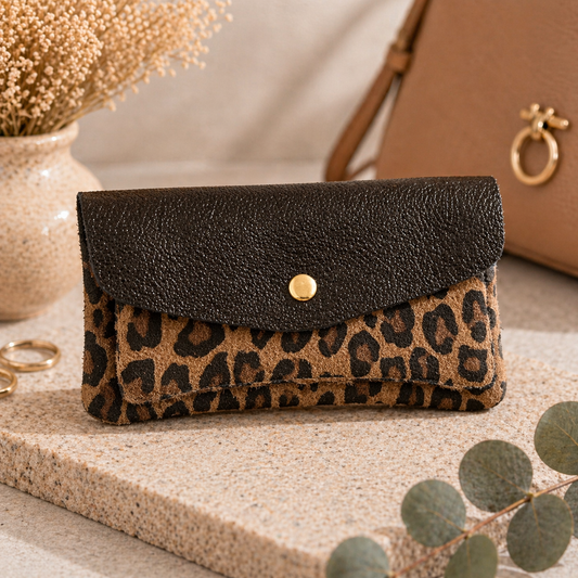 Leo Pouch