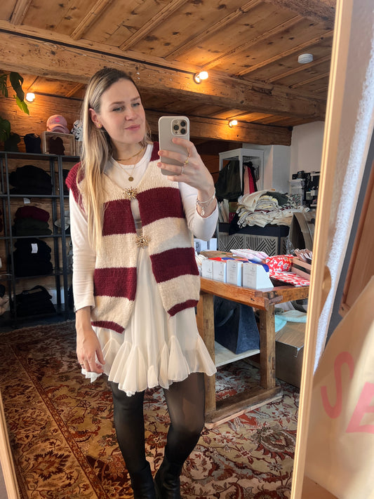 Boho Weste mit Sonnenbroschen