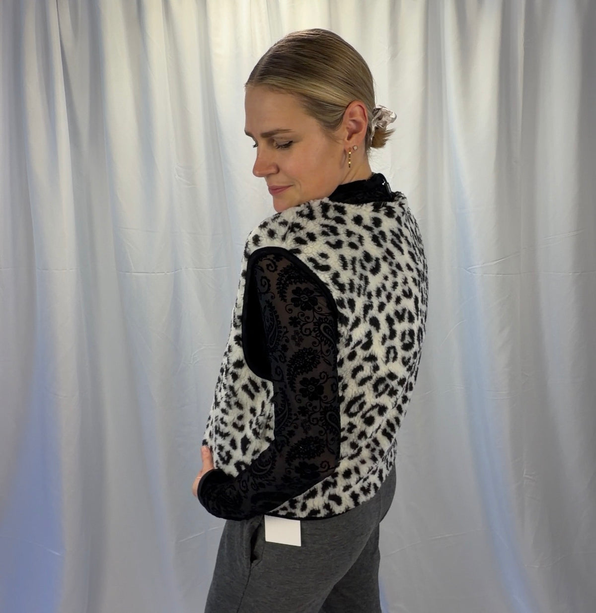 Leo Teddyweste – Black & White