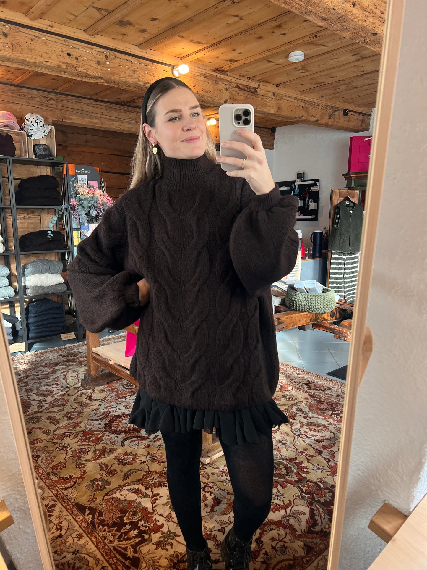 Oversize Zopfstrick-Pullover mit Rollkragen