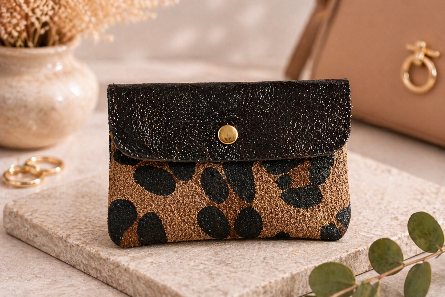 Leo Pouch