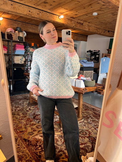 Pullover Blütenpunkte